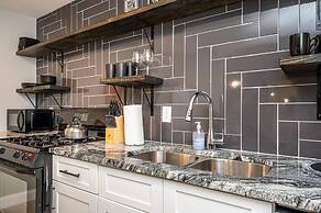 ATL Downtown 2BR with Free Parking Gym