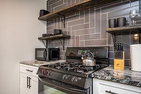 ATL Downtown 2BR with Free Parking Gym