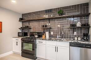 ATL Downtown 2BR with Free Parking Gym