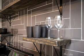 ATL Downtown 2BR with Free Parking Gym