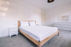 Comfy Flat w Patio 3 min to Beach in Bodrum