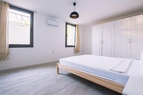 Comfy Flat w Patio 3 min to Beach in Bodrum