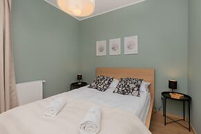 Bright Apartment Gdansk by Renters
