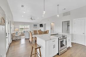 Windsical Escape 2 Bedroom Home by RedAwning