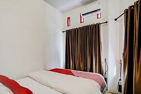 OYO 90645 Karisma Residence