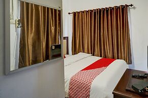 OYO 90645 Karisma Residence