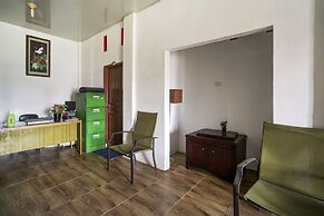 OYO 90645 Karisma Residence