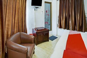 OYO 90645 Karisma Residence