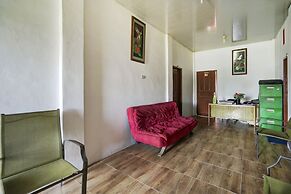 OYO 90645 Karisma Residence