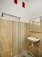 OYO 90645 Karisma Residence