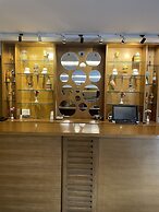 Hotel Kanha's Palm Springs