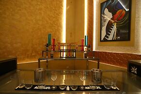 Hotel Kanha's Palm Springs