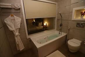 Hotel Kanha's Palm Springs