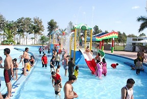 Hotel Kanha's Palm Springs