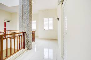 OYO 90173 Innapp Tenggilis Family Residence