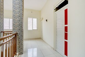 OYO 90173 Innapp Tenggilis Family Residence