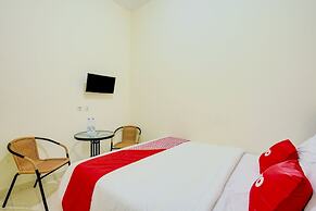 OYO 90173 Innapp Tenggilis Family Residence