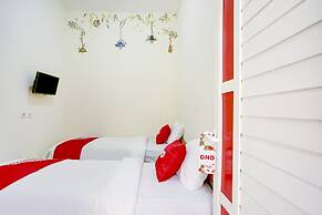 OYO 90173 Innapp Tenggilis Family Residence