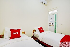 OYO 90173 Innapp Tenggilis Family Residence