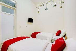 OYO 90173 Innapp Tenggilis Family Residence