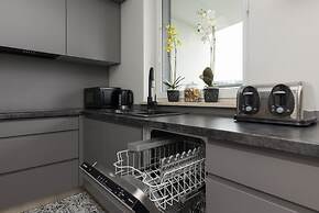 Stylish Apartment With AC by Renters
