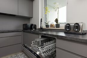 Stylish Apartment With AC by Renters