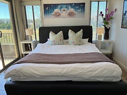 Close Airport Style Home