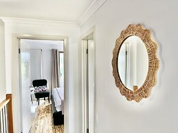 Close Airport Style Home