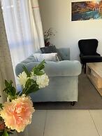 Close Airport Style Home