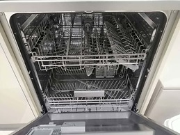 Close Airport Style Home