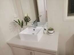 Close Airport Style Home