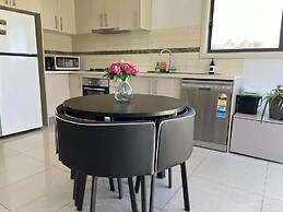 Close Airport Style Home