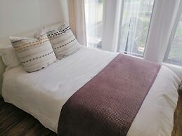 Close Airport Style Home