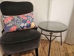 Close Airport Style Home