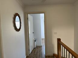 Close Airport Style Home