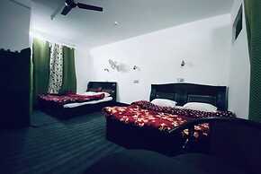 Goroomgo Ameera Srinagar