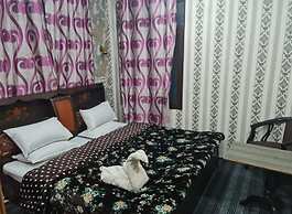 Goroomgo Ameera Srinagar