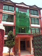 Goroomgo Ameera Srinagar