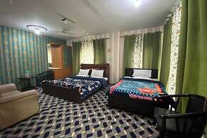 Goroomgo Ameera Srinagar