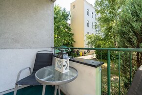 Poznan Apartment Near Old Zoo by Renters
