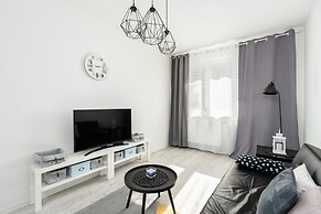 Poznan Apartment Near Old Zoo by Renters