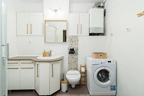 Poznan Apartment Near Old Zoo by Renters