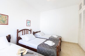 Casa a 50m da Praia com Churrasqueira