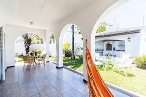 Casa a 50m da Praia com Churrasqueira