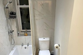 1-bed Apartment - Close to Beach - Free Parking