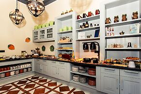 Casa Alhaja by Shiadu