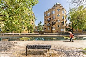 Luxe 1 bed Flat in Canada Water - Free Parking