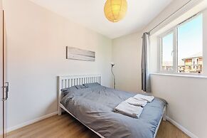 Luxe 1 bed Flat in Canada Water - Free Parking