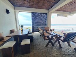 Beachfront Casa Maya resort