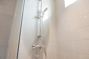 Elegant 2Br Citralake Suites Apartment